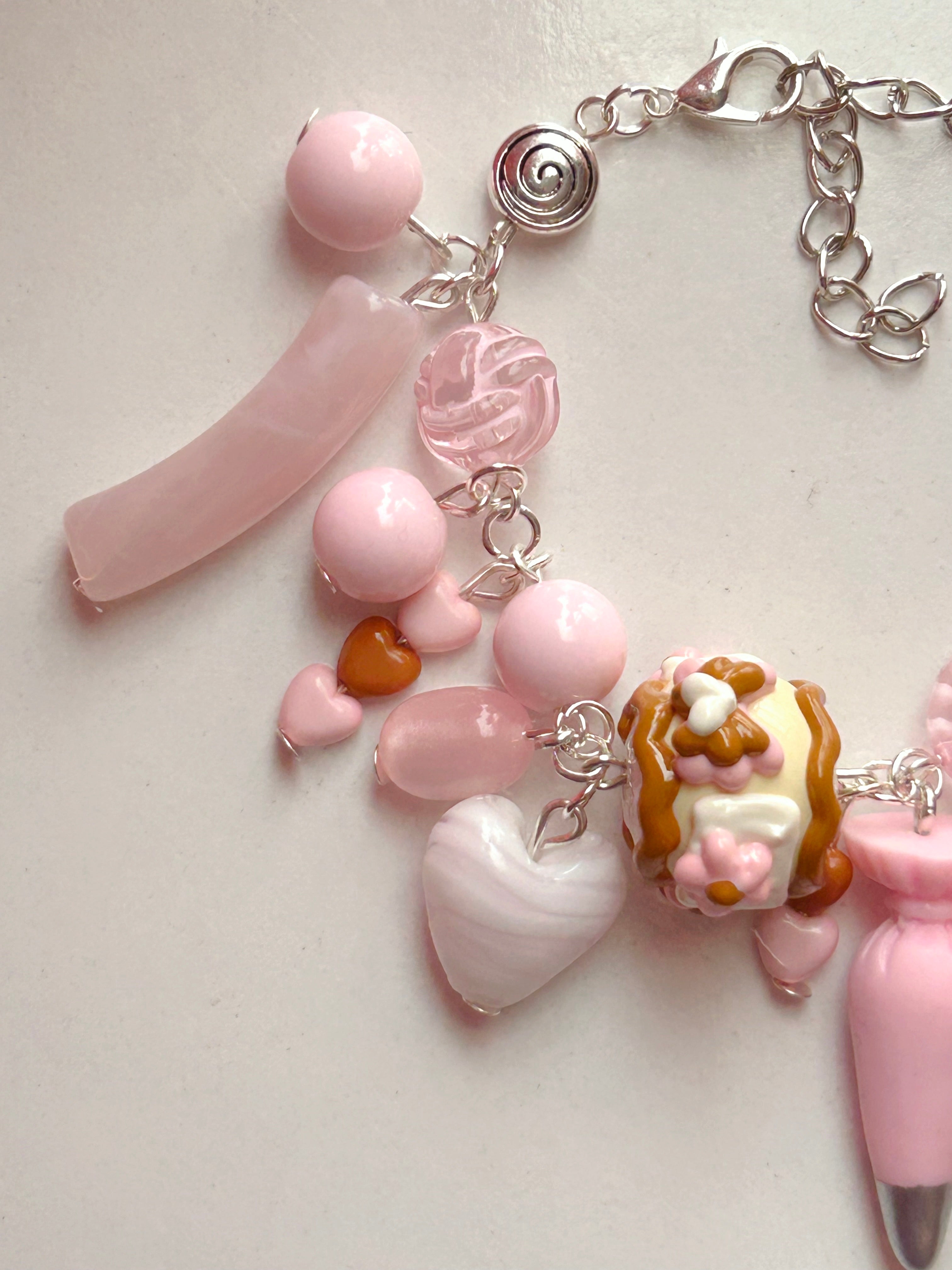 - 🍓𝐍𝐞𝐚𝐩𝐨𝐥𝐢𝐭𝐚n 𝐒𝐭𝐫𝐚𝐰𝐛𝐞𝐫𝐫𝐲 𝐂𝐡𝐨𝐜𝐨𝐥𝐚𝐭𝐞 𝐂𝐮𝐩𝐜𝐚𝐤𝐞 𝐁𝐫𝐚𝐜𝐞𝐥𝐞𝐭 🍫