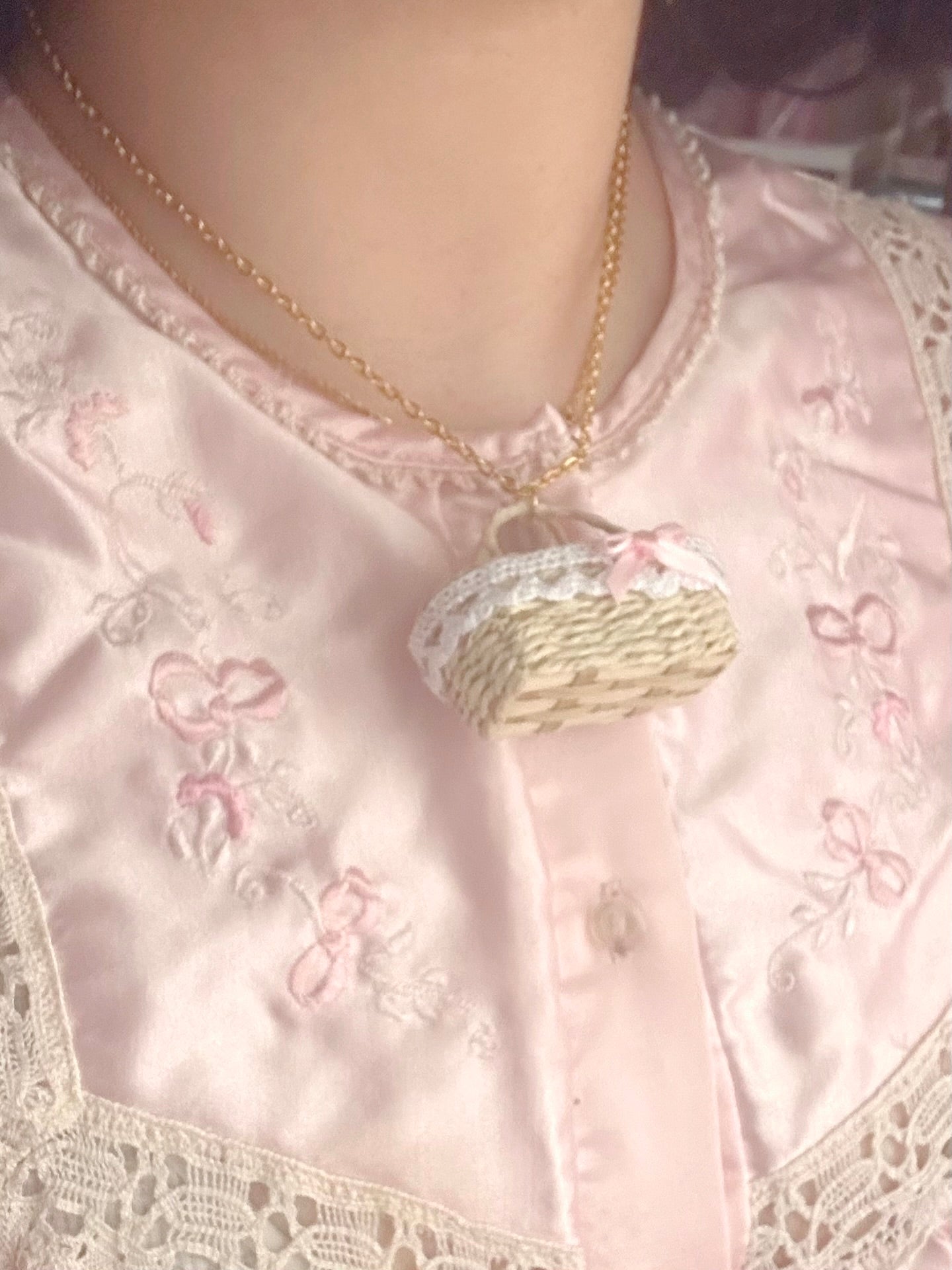 🎀 𝐕𝐢𝐧𝐭𝐚𝐠𝐞 𝐏𝐢𝐧𝐤 𝐁𝐨𝐰𝐞𝐝 𝐏𝐢𝐜𝐧𝐢𝐜 𝐁𝐚𝐬𝐤𝐞𝐭 𝐍𝐞𝐜𝐤𝐥𝐚𝐜𝐞 🧺