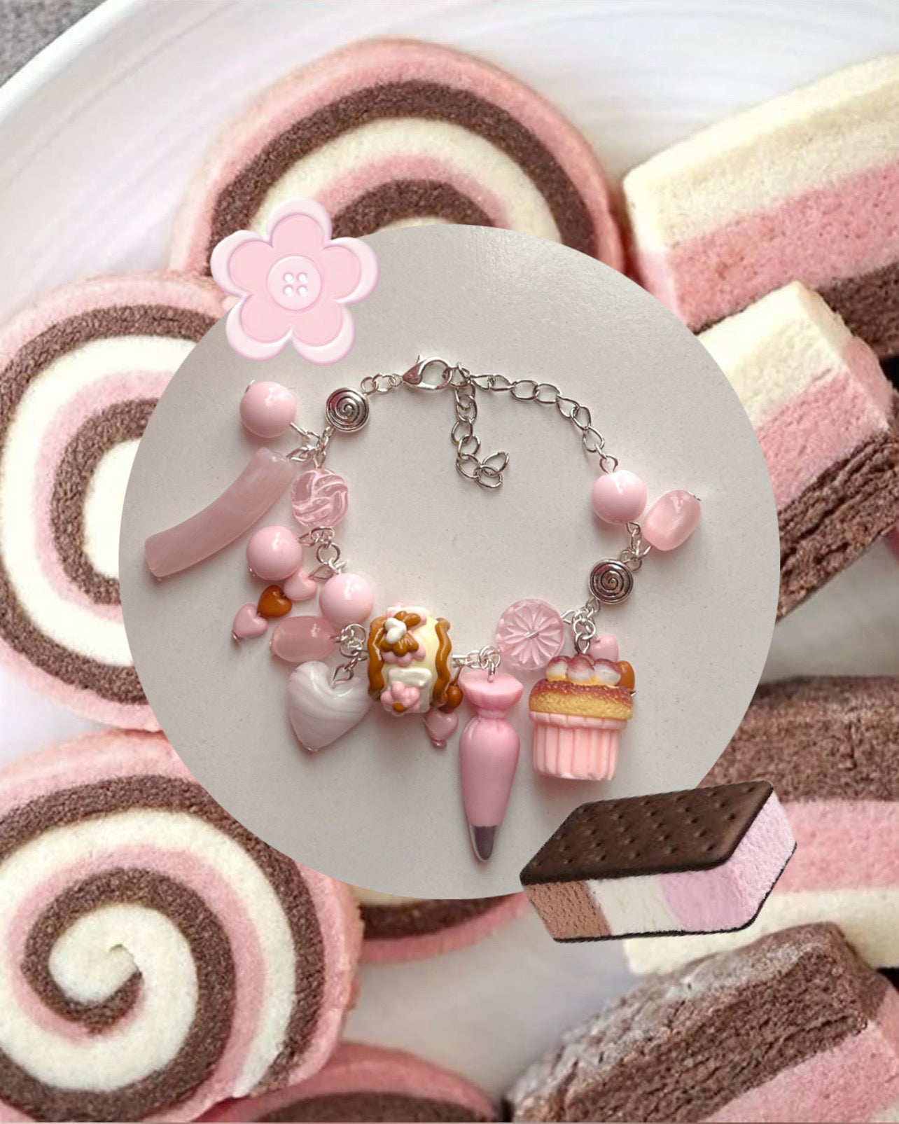 - 🍓𝐍𝐞𝐚𝐩𝐨𝐥𝐢𝐭𝐚n 𝐒𝐭𝐫𝐚𝐰𝐛𝐞𝐫𝐫𝐲 𝐂𝐡𝐨𝐜𝐨𝐥𝐚𝐭𝐞 𝐂𝐮𝐩𝐜𝐚𝐤𝐞 𝐁𝐫𝐚𝐜𝐞𝐥𝐞𝐭 🍫