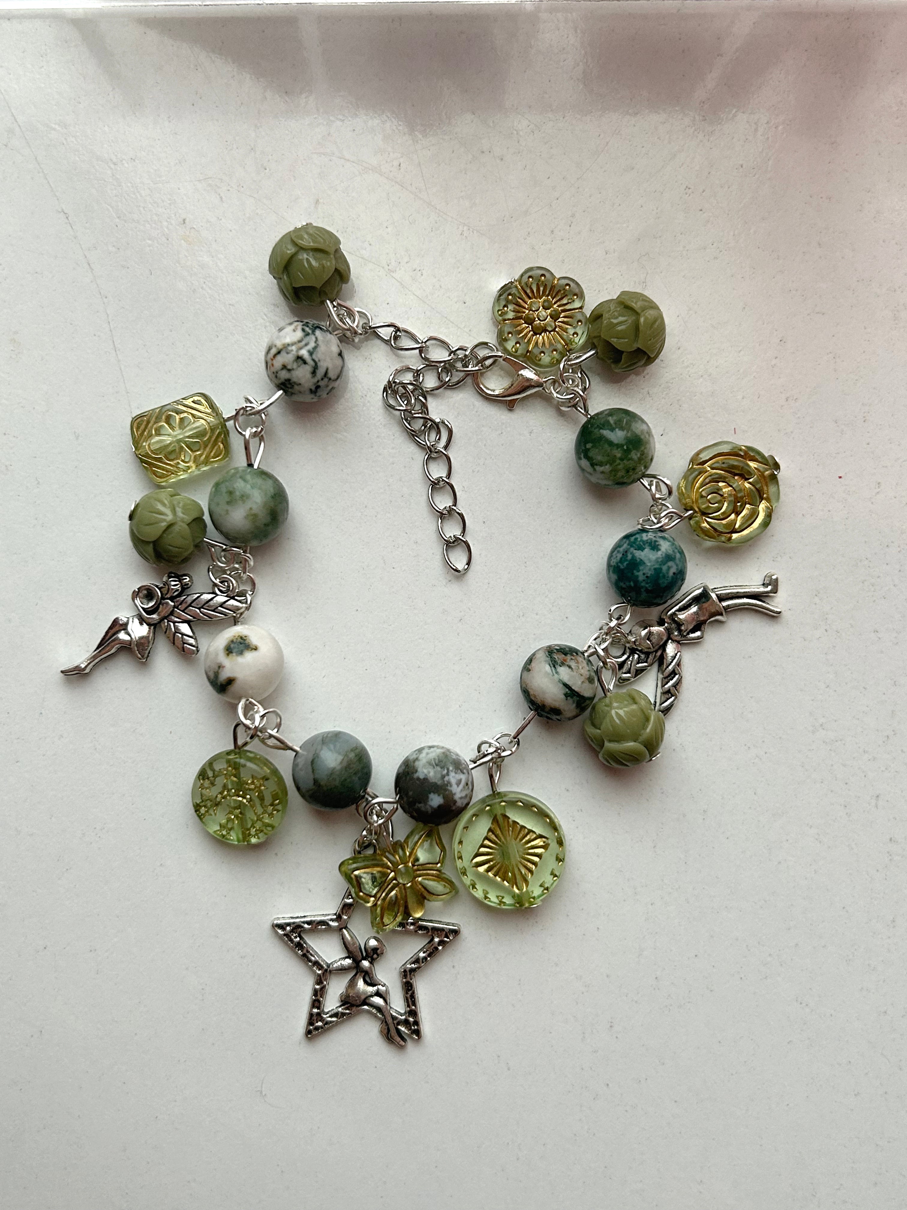 - 🧚 𝐅𝐚𝐢𝐫𝐲 𝐌𝐨𝐬𝐬 𝐀𝐠𝐚𝐭𝐞 𝐁𝐫𝐚𝐜𝐞𝐥𝐞𝐭 🧚‍♀️